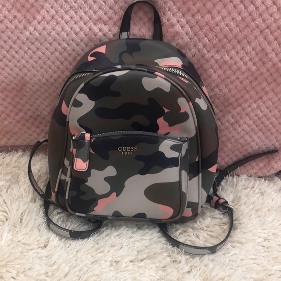guess camouflage backpack